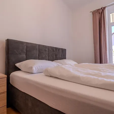 Apartment Whats-app Self-check-in - *